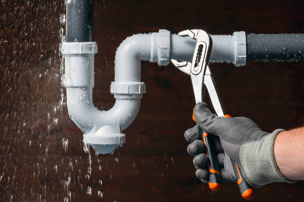 Professional Gas Line Repair technician working in Elmwood, IL